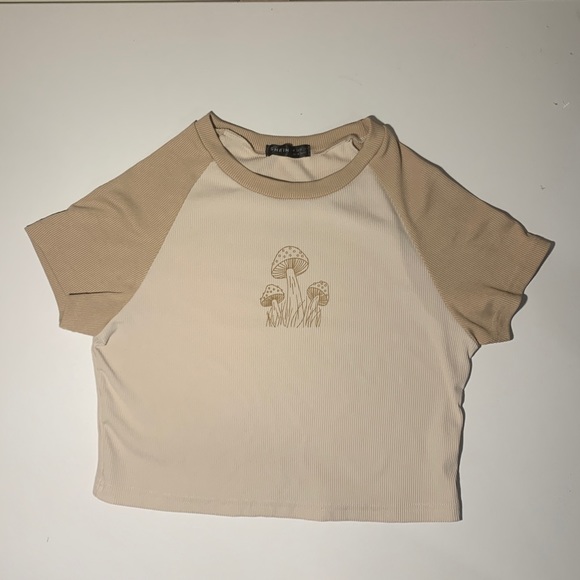 3/$35 mushroom print crop top (size m) - Picture 2 of 8